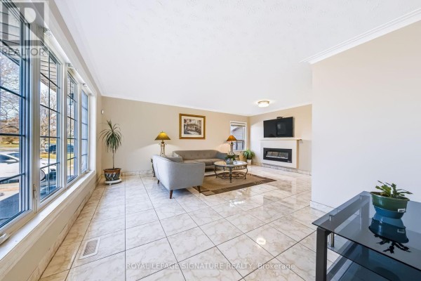 Primary Bedroom - 1377 Birchmount Road, Toronto, ON M1P2E2 Photo 5