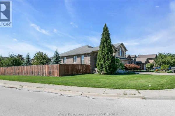 5pc Bathroom - 1377 Girard Drive, Lakeshore, ON N0R1A0 Photo 3