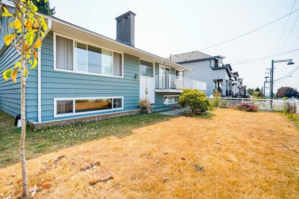 13792 112 Avenue, Surrey, BC V3R2G3 Photo 2