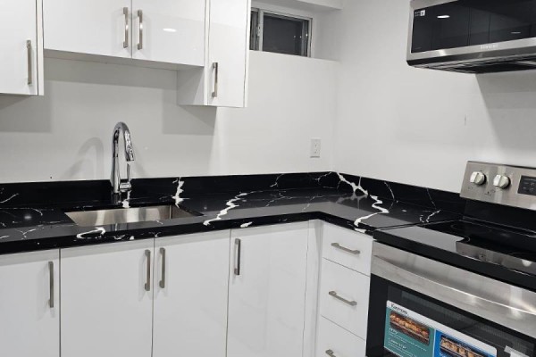 137b Chatham Avenue, Toronto, ON M4J1K8 Photo 4