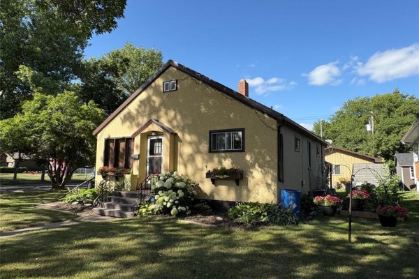 138 5th Avenue Sw, Dauphin