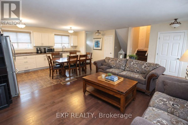 Living room - 138 Baker Street, Kingston, ON K7K7K9 Photo 4