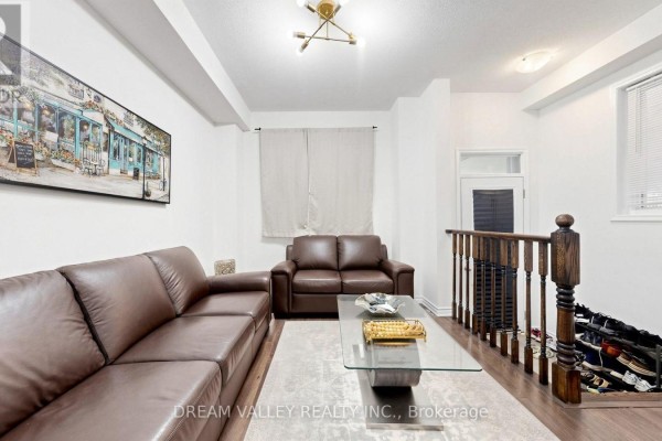 Primary Bedroom - 138 Cleanside Road, Toronto, ON M1L0C6 Photo 5