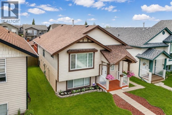 138 Lanterman Close, Red Deer, AB, photo 2