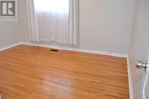 138 Lindylou Road, Toronto, ON M9M2B6 Photo 3
