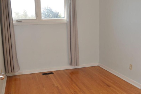 138 Lindylou Road, Toronto, ON M9M2B6 Photo 4