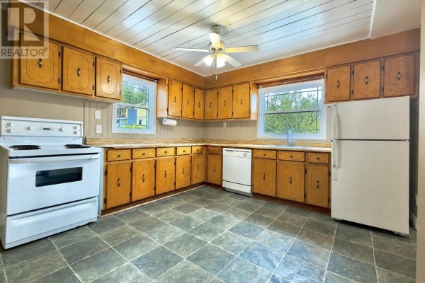 Dining room - 138 Memorial Drive, Clarenville, NL A5A1N5 Photo 4