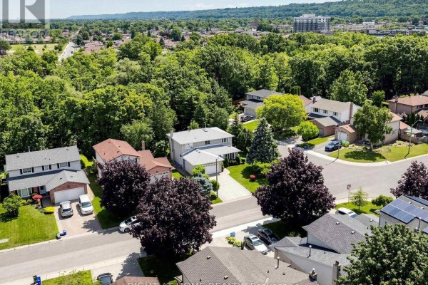 138 Strawberry Drive, Hamilton, ON, photo 2