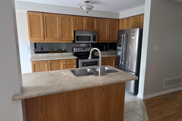 Eating area - 138 Tianalee Crescent, Brampton, ON L7A2K8 Photo 4