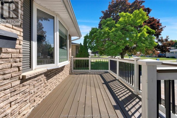 5pc Bathroom - 138 Vanier Drive, Chatham, ON N7L4H1 Photo 5