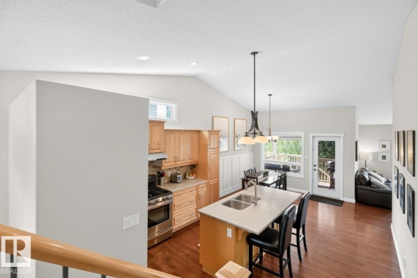 Kitchen - 138 Wellington Pl, Fort Saskatchewan, AB T8L0G3 Photo 3