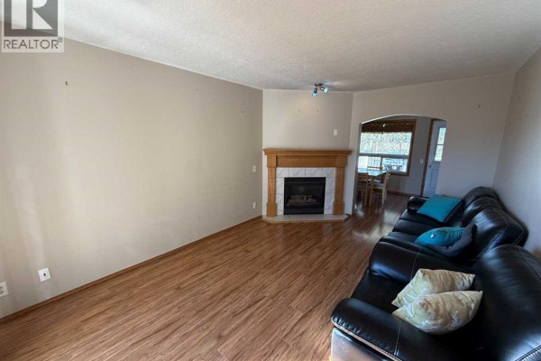 138 Wilson Avenue, Hinton, AB, photo 2
