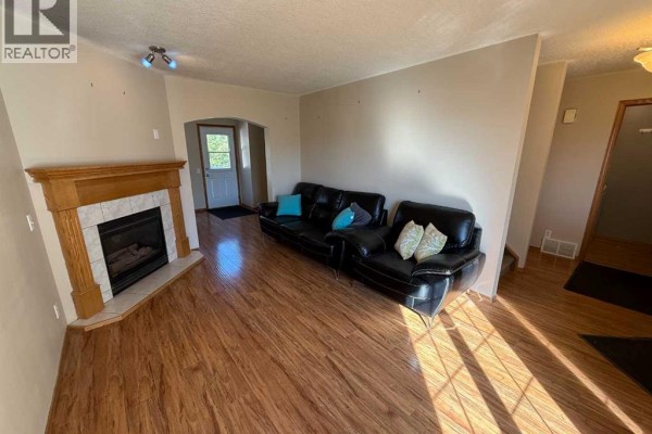 138 Wilson Avenue, Hinton, AB, photo 3
