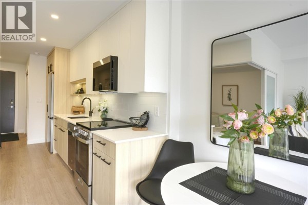 1380 Pridham Avenue Unit# 408, Kelowna, BC, photo 2