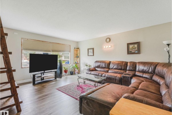 Family room - 13807 92 St Nw, Edmonton, AB T5E3S1 Photo 4