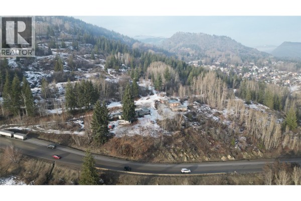 Kitchen - 1381 3b Highway, Warfield, BC V1R4L3 Photo 5