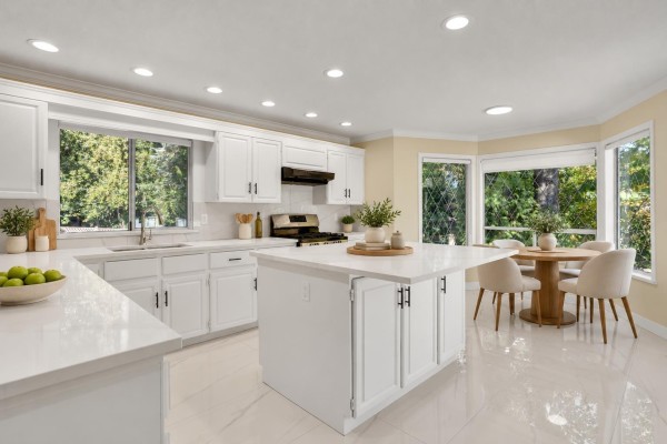13811 17 Avenue, Surrey, BC V4A7C2 Photo 3