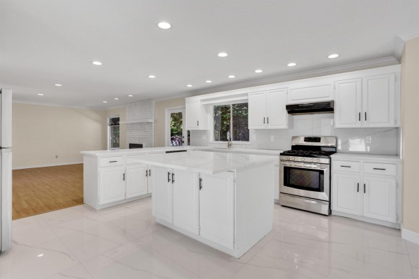 13811 17 Avenue, Surrey, BC V4A7C2 Photo 4