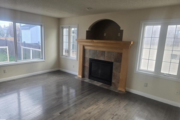 Kitchen - 13812 149 Av Nw, Edmonton, AB T6V1S1 Photo 3