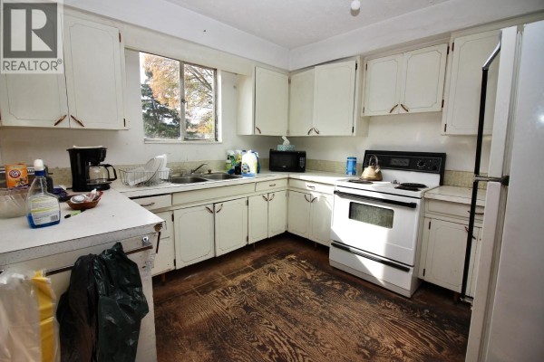 Full bathroom - 1382 Mcbride Road Road, Kelowna, BC V1Y4A6 Photo 5