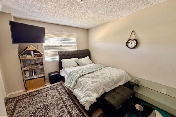Kitchen - 13834 37 St Nw, Edmonton, AB T5Y3G5 Photo 3