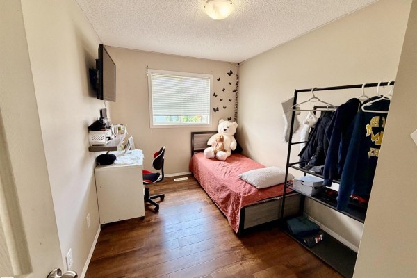 Primary Bedroom - 13834 37 St Nw, Edmonton, AB T5Y3G5 Photo 4