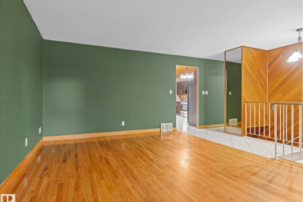 Family room - 13844 30 St Nw, Edmonton, AB T5Y1M5 Photo 4