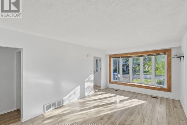 1385 Park Road S, Oshawa, ON L1J4K4 Photo 3