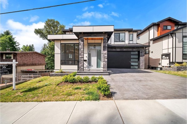 13851 114 Avenue, Surrey, BC V3R2L8 Photo 2