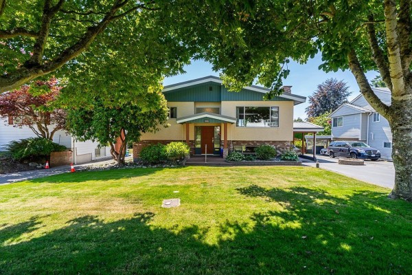 13852 Malabar Avenue, White Rock, BC V4B2X9 Photo 2