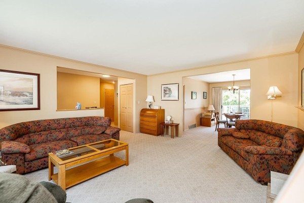 13852 Malabar Avenue, White Rock, BC V4B2X9 Photo 5