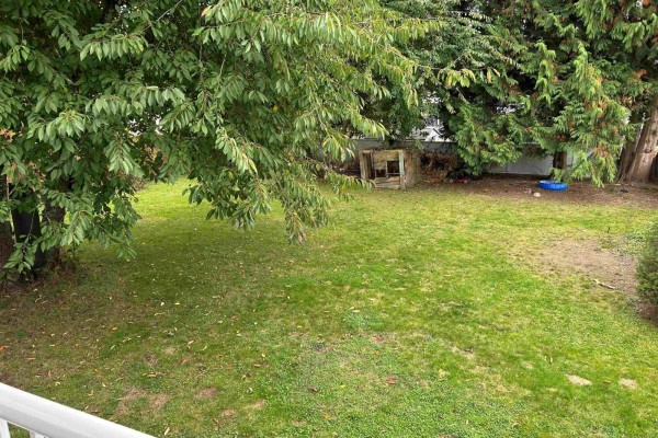 13854 89a Avenue, Surrey, BC V3V6K9 Photo 3