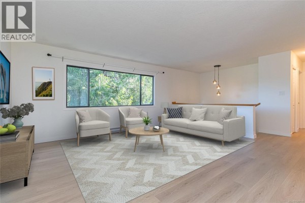 Den - 1389 Hastings St, Saanich, BC V8Z2W6 Photo 4