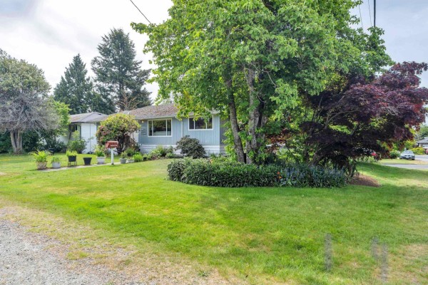 13890 Blackburn Avenue, White Rock, BC V4B2Z2 Photo 2