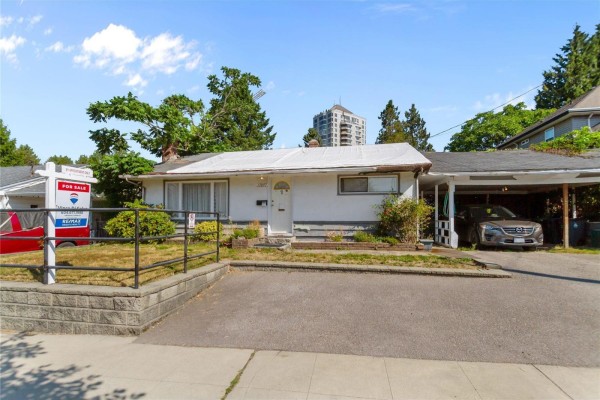 13897 100 Avenue, Surrey, BC V3T1J4 Photo 2