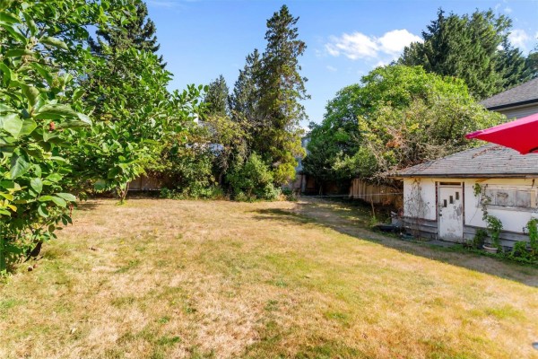 13897 100 Avenue, Surrey, BC V3T1J4 Photo 4
