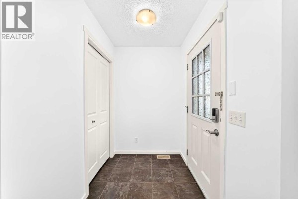 Dining room - 139 89 Street Sw, Calgary, AB T3H0M4 Photo 5