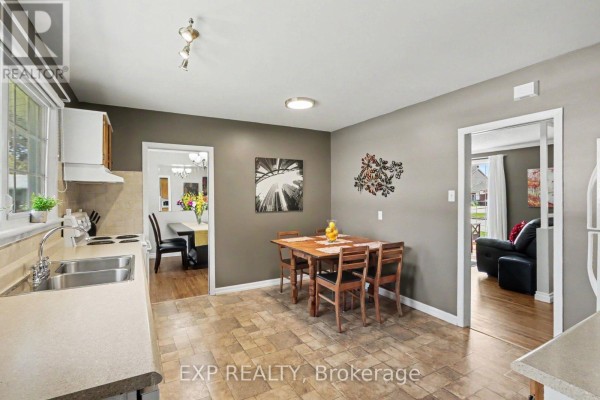 Dining room - 139 Abbeyhill Drive, Ottawa, ON K2L1H6 Photo 5