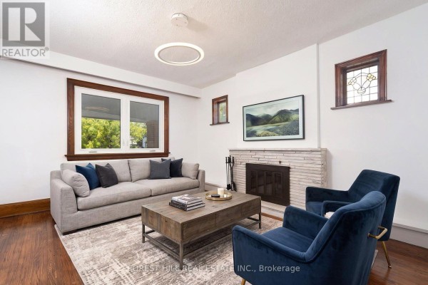 Kitchen - 139 Craighurst Avenue, Toronto, ON M4K1K1 Photo 5