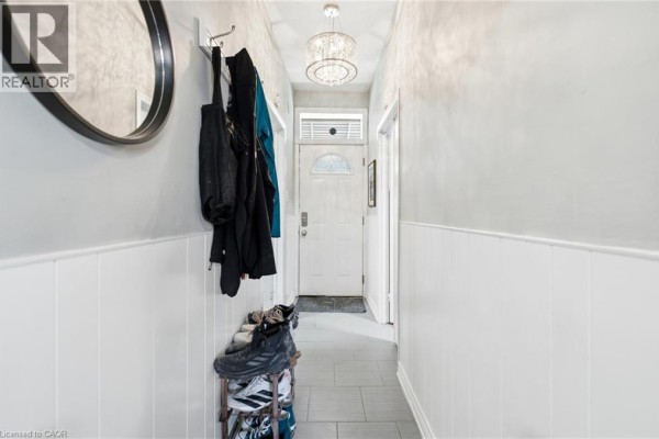 Kitchen - 139 Euclid Avenue, Toronto, ON M6J2J8 Photo 5