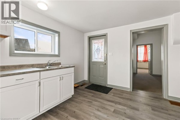 Living room - 139 Grand River Avenue Unit# Lower, Brantford, ON N3T4X5 Photo 3