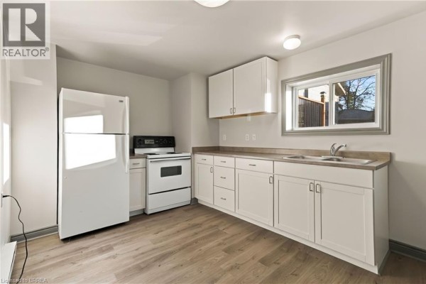 4pc Bathroom - 139 Grand River Avenue Unit# Lower, Brantford, ON N3T4X5 Photo 4