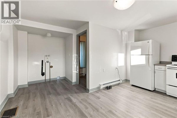 Laundry room - 139 Grand River Avenue Unit# Lower, Brantford, ON N3T4X5 Photo 5