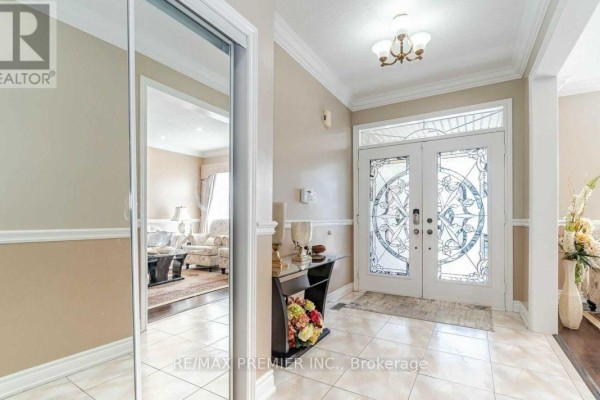 Dining room - 139 Haymer Drive, Vaughan, ON L6A2P4 Photo 2