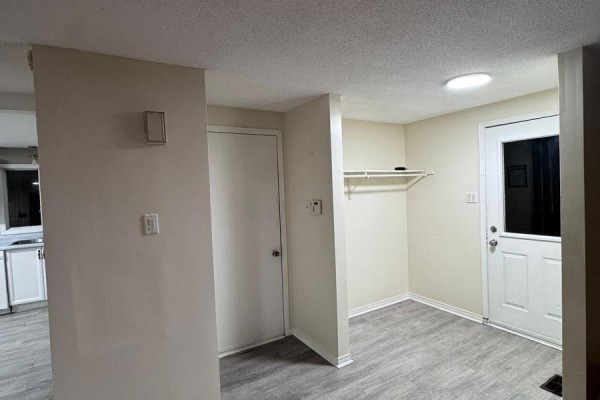 139 Hickling Trail, Barrie, ON, photo 2