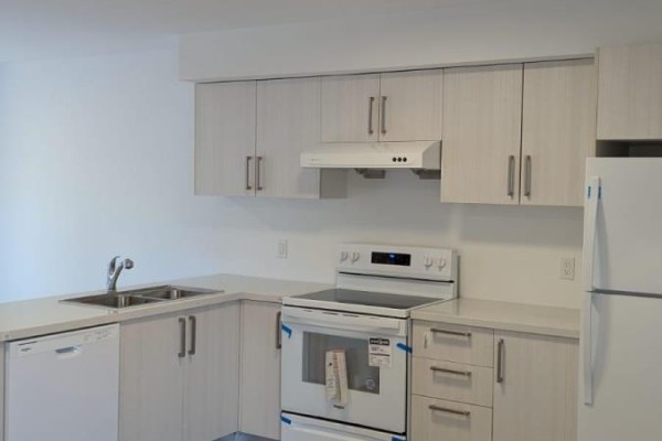 Kitchen - 139 Highriver Trail, Welland, ON L3C0H6 Photo 4
