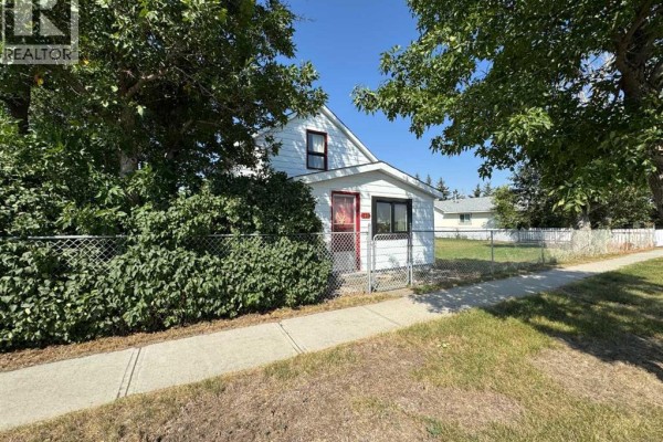 Primary Bedroom - 139 Minto Street, Granum, AB T0L1A0 Photo 4