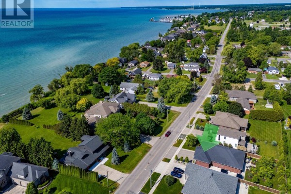 Aerial view of houses along a street, with a large blue lake and treed areas on the left. - 139 New Lakeshore Road, Norfolk