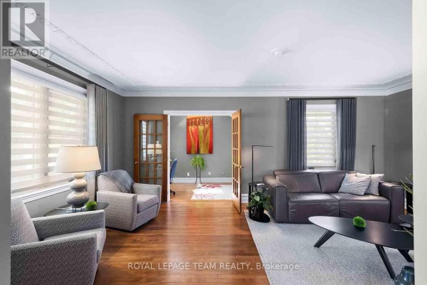 Living room - 139 Pleasant Park Road, Ottawa, ON K1H5M4 Photo 3