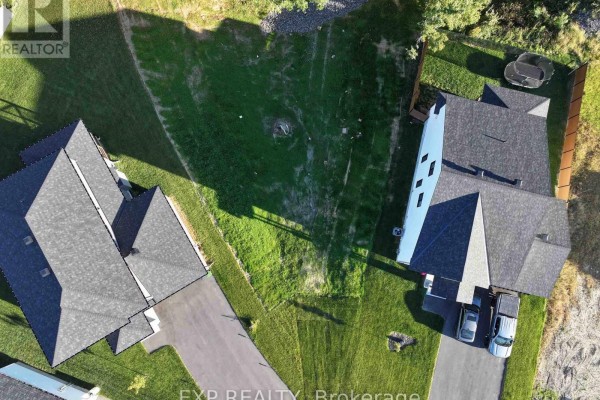 1391 Fribourg Street, Russell, ON K0A1W0 Photo 4